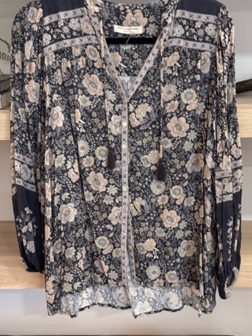 Spell & The Gypsy Juniper Blouse Charcoal Medium Boho Floral EUC - Picture 9 of 10